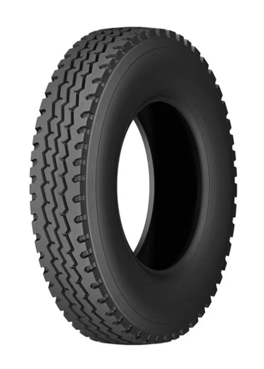 Pneu léger 7.00R16,-10.00R20 Van Mt en gros usine de pneus en gros Chine vente chaude nouveaux pneus de voiture PCR pneus de camion radiaux TBR